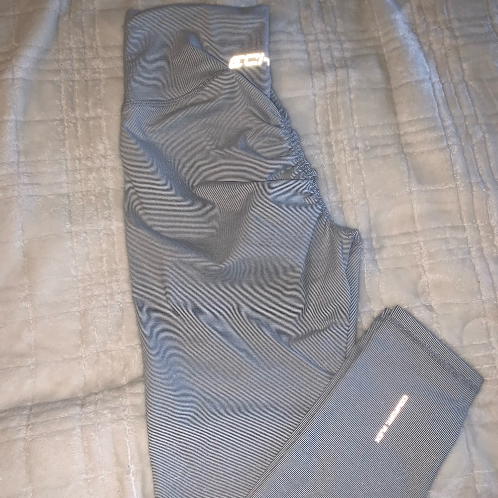 Echt booty scrunch leggings.